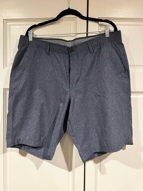 Under Armour Gray Size 40 with 10in Inseam Heat Shield Loose Fit Chino Short